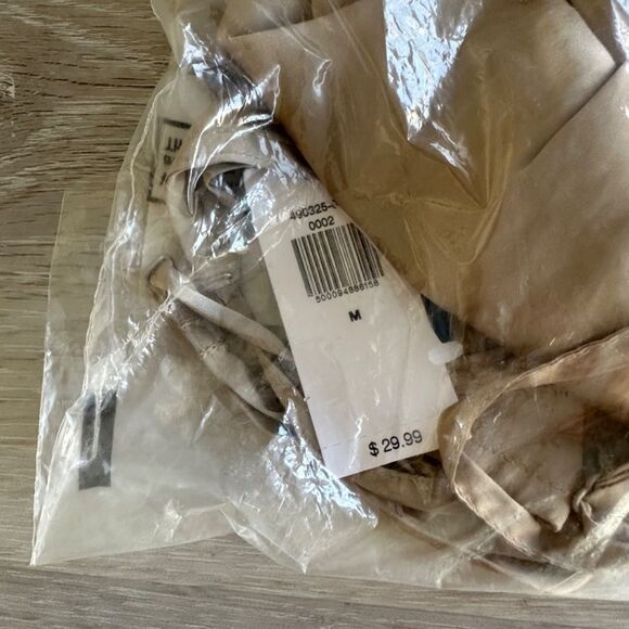 Old Navy V-Neck Satin Camo Top Mocha‎ Toffee M NWT IN PACKAGE - Picture 4 of 5